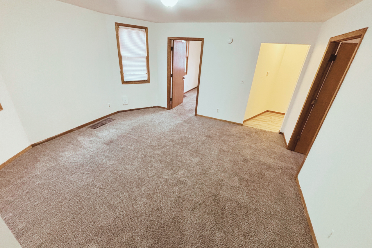 1612 Court St - Photo 3 of 6