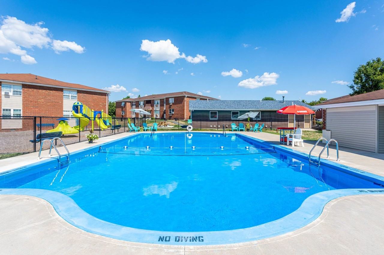 Stevens Manor Apartments - Photo 4 of 24