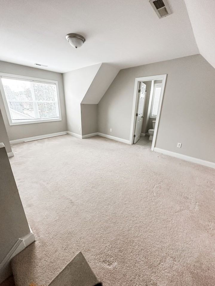 5033 Gorham Ave - Photo 3 of 28