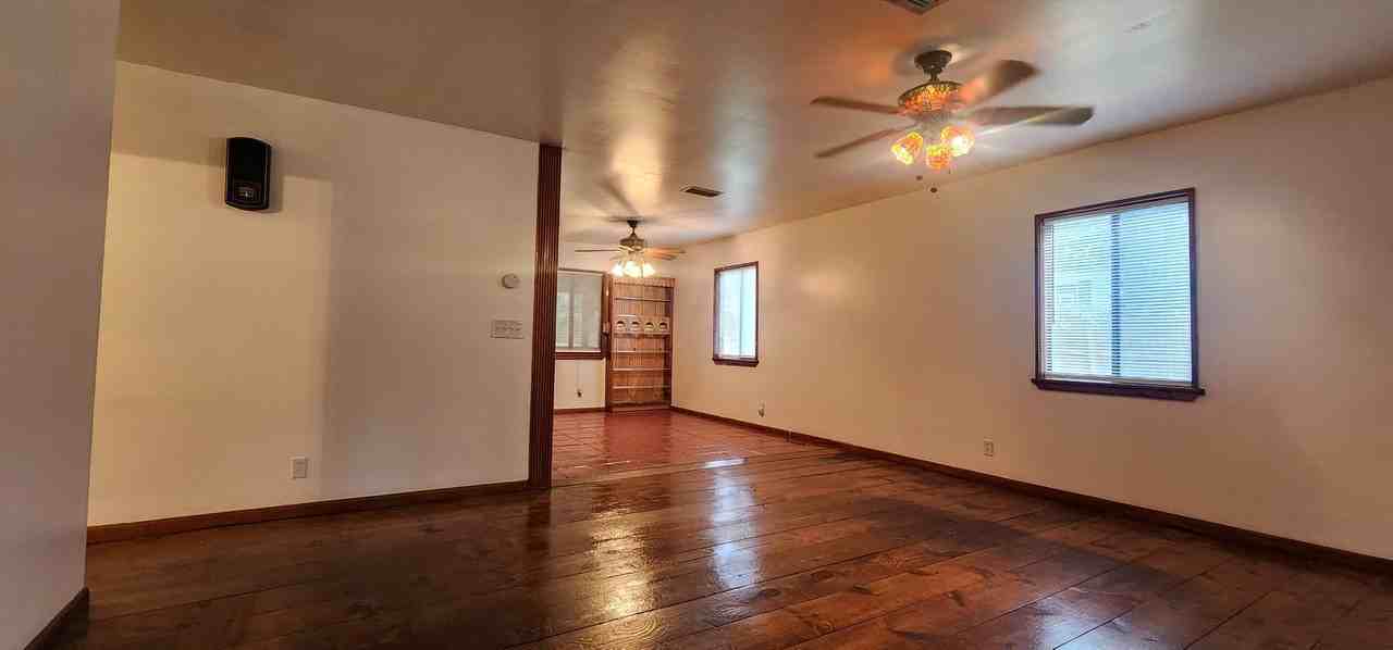 4760 Se 30th Ct - Photo 2 of 18