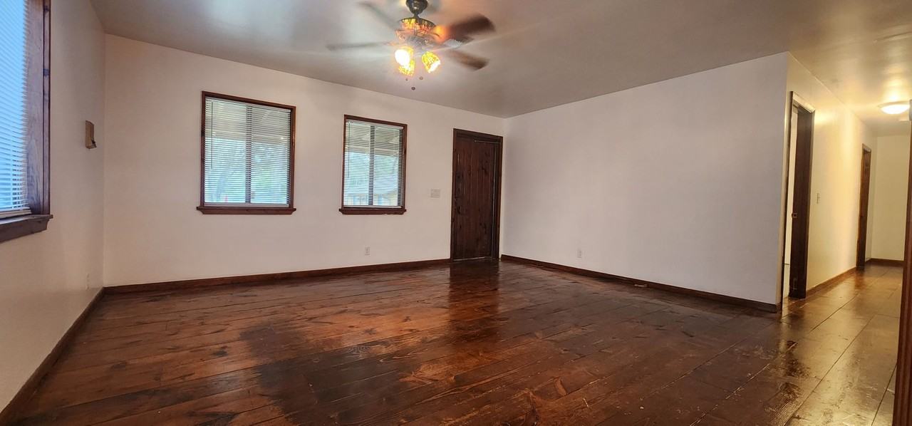 4760 Se 30th Ct - Photo 3 of 18