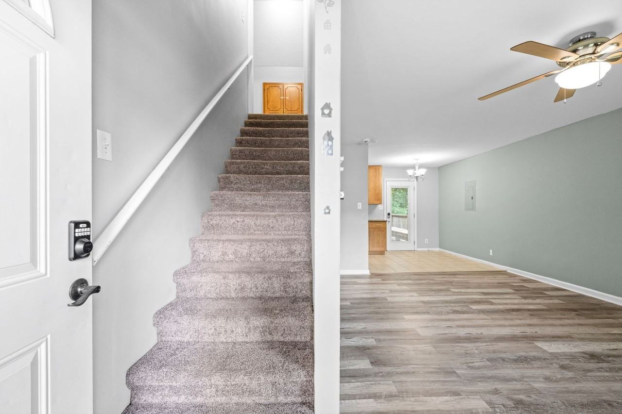 573 Kathryn Ct - Photo 2 of 24