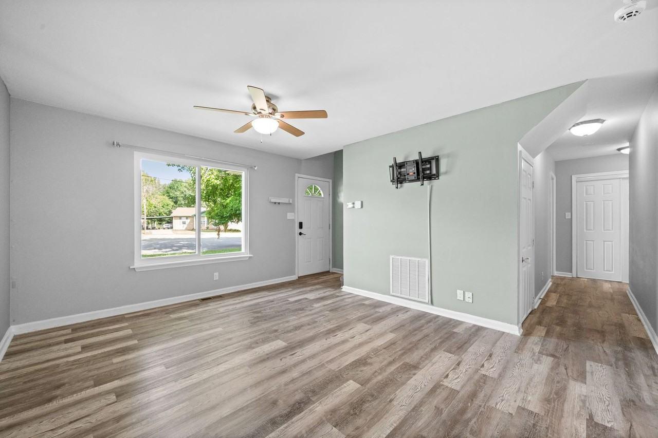 573 Kathryn Ct - Photo 3 of 24