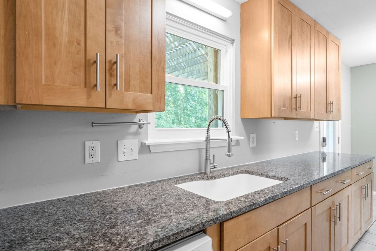 573 Kathryn Ct - Photo 7 of 24