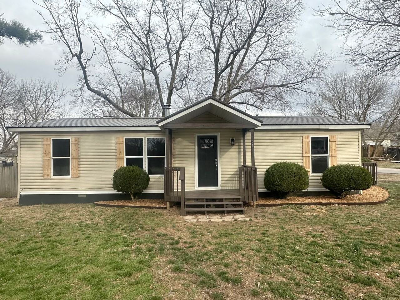 204 S Main St - Photo 2 of 20