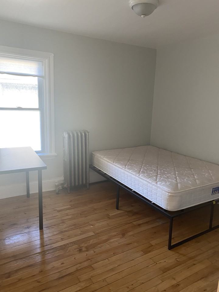 Furnished Room for Male Student - Photo 2 of 4