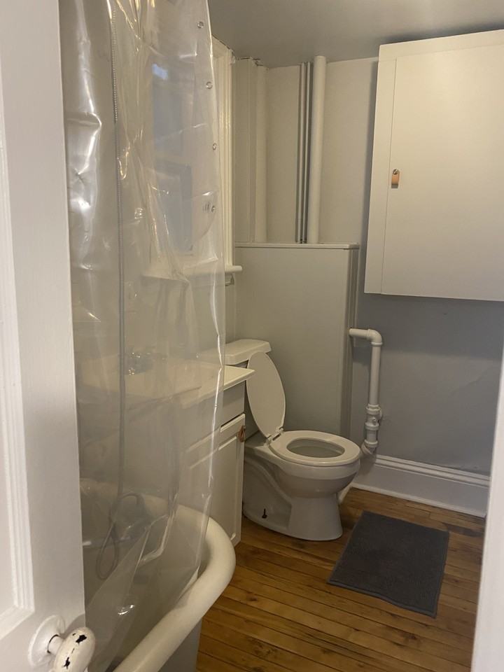 Furnished Room for Male Student - Photo 3 of 4