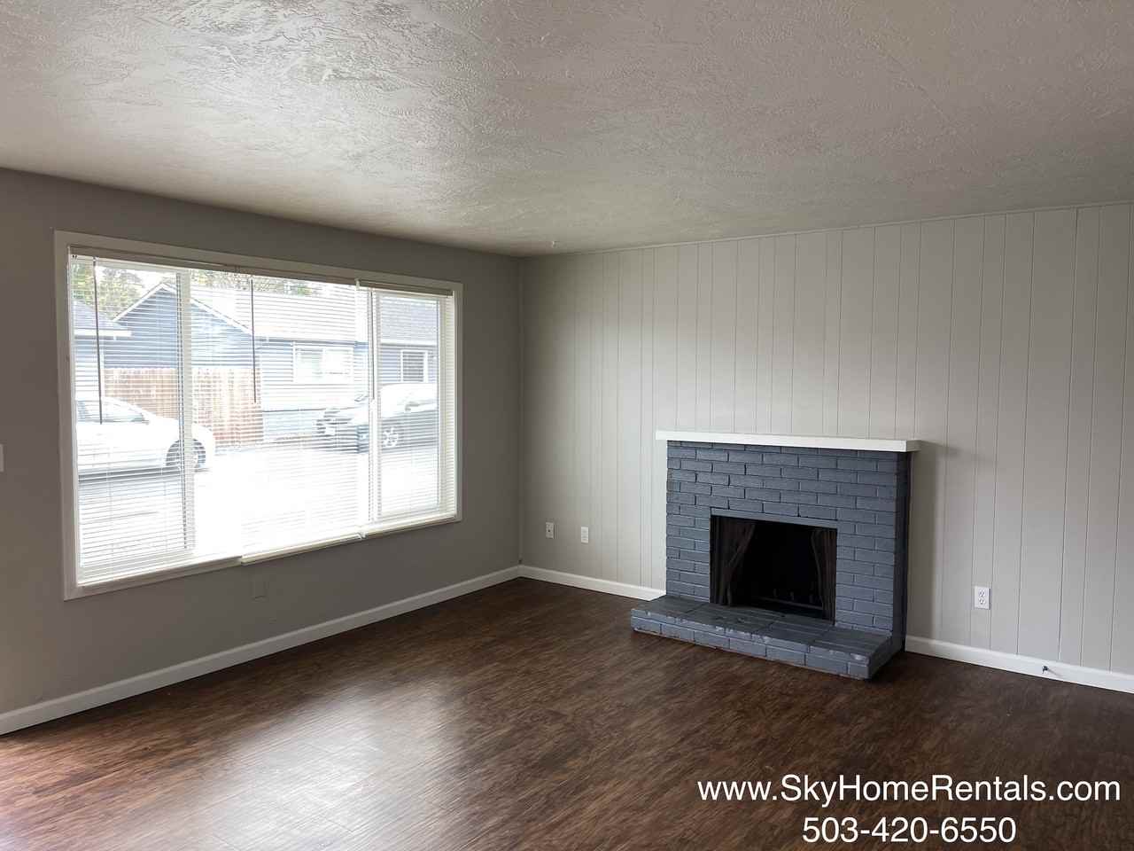 1247 Clearview Avenue Northeast - Photo 3 of 10