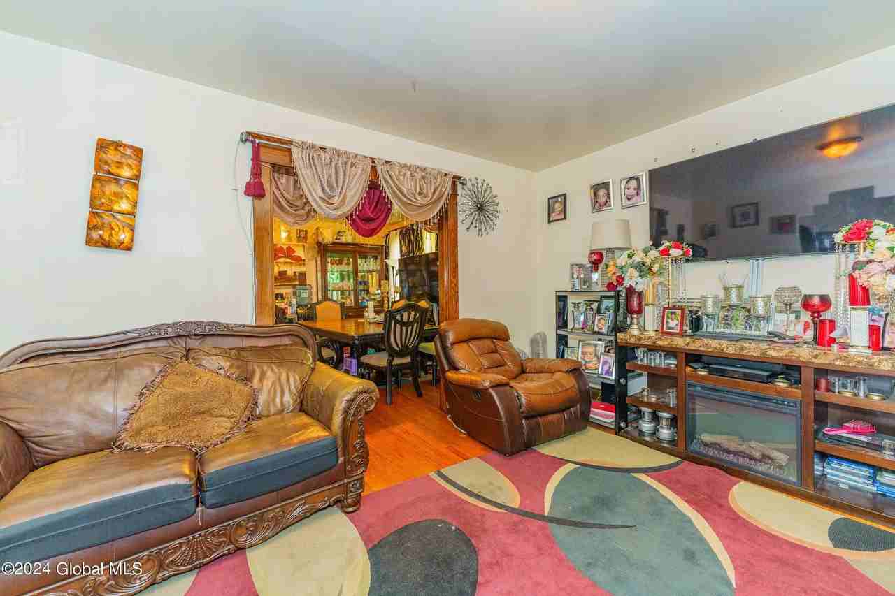 792 Washington Ave #2 - Photo 4 of 12