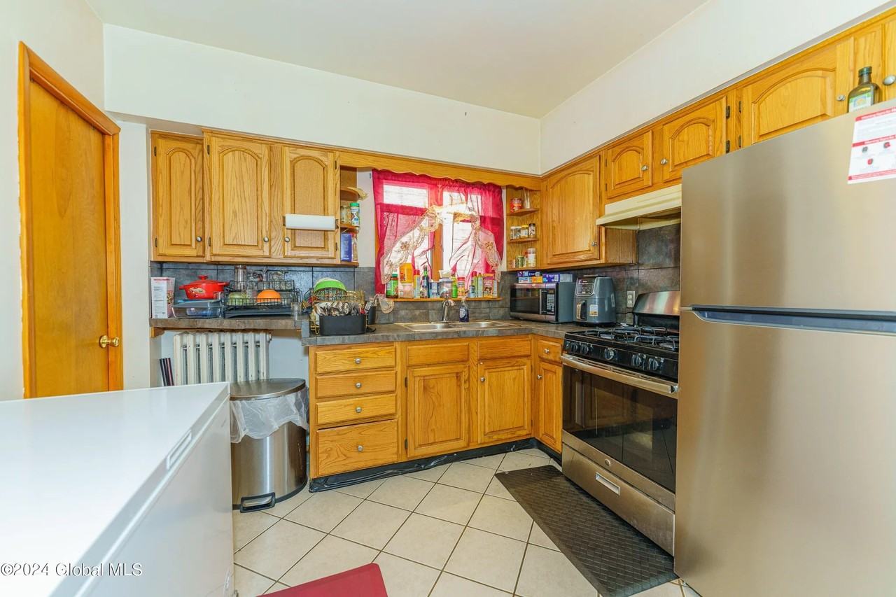 792 Washington Ave #2 - Photo 7 of 12