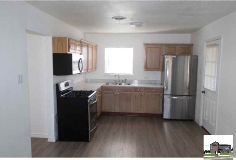 1003 Estelle Ave - Photo 3 of 11