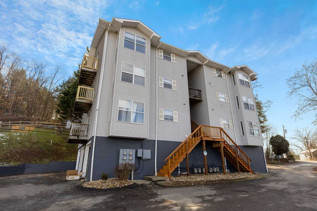 300 Stewart Ln #18 - Photo 2 of 12