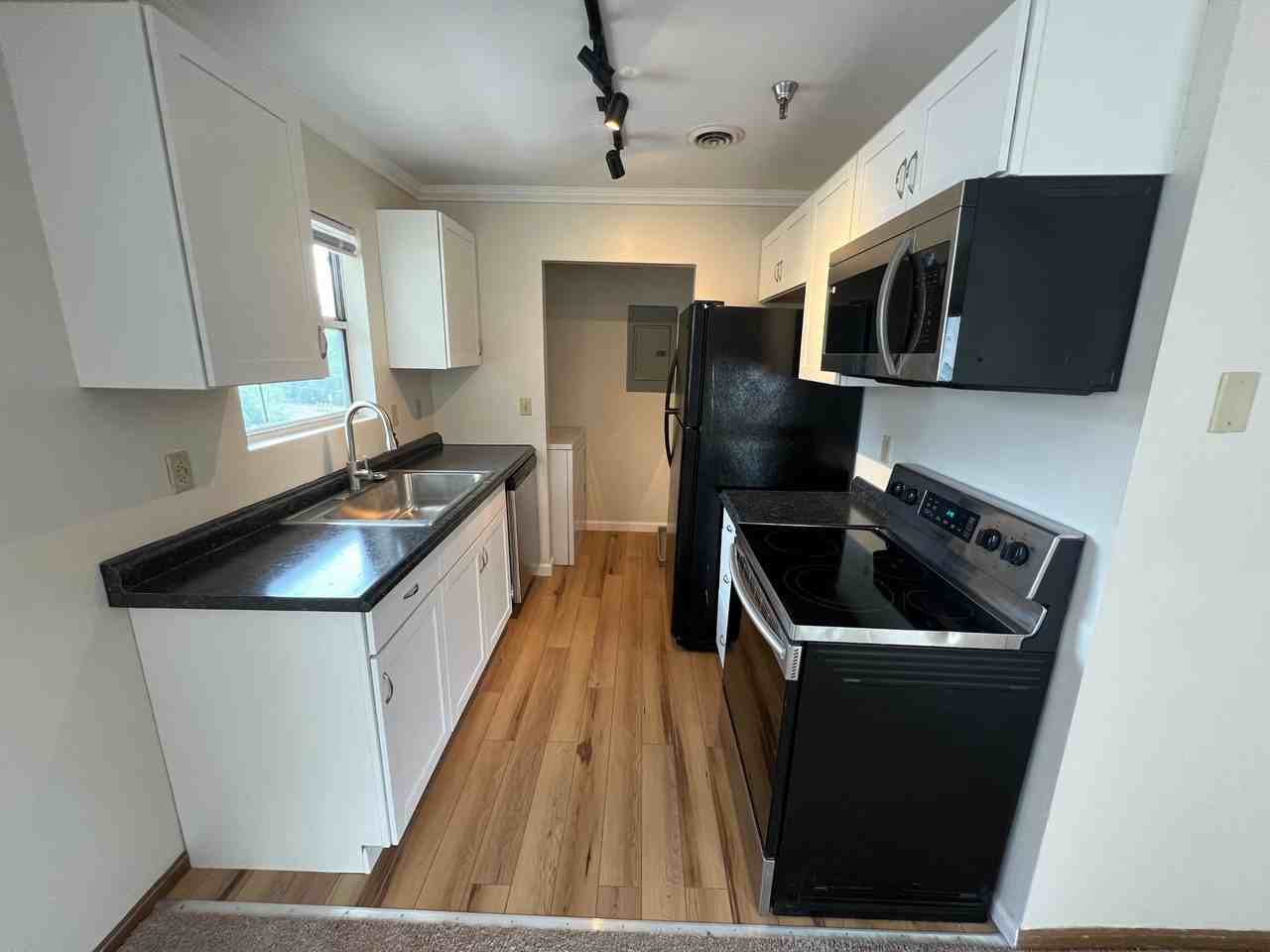 300 Stewart Ln #18 - Photo 4 of 12