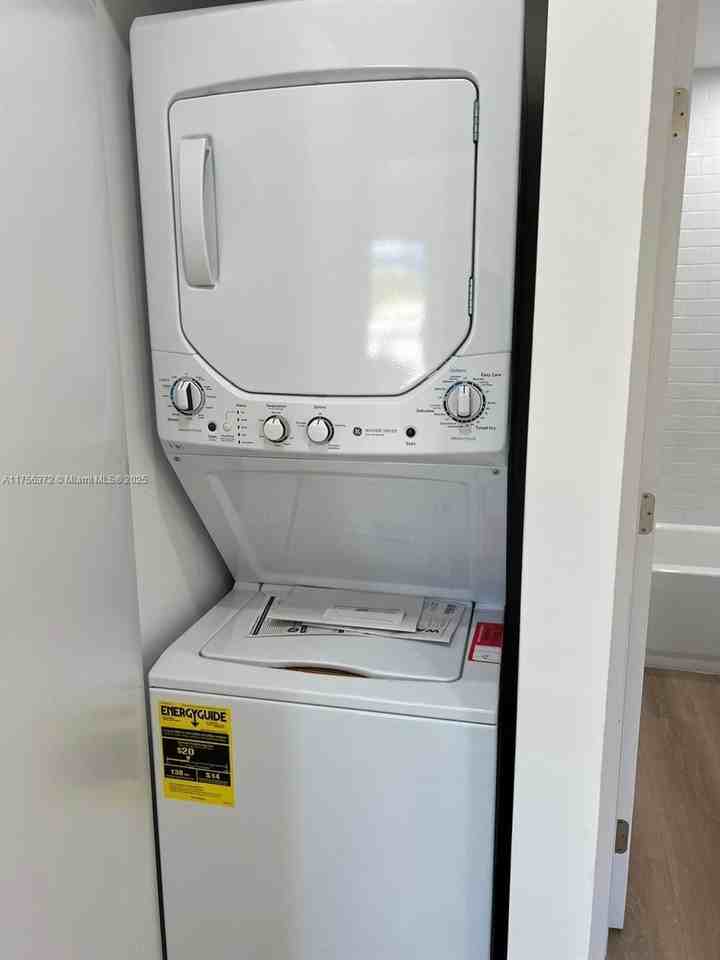 4227 Nw 5th St #8 - Photo 3 of 12