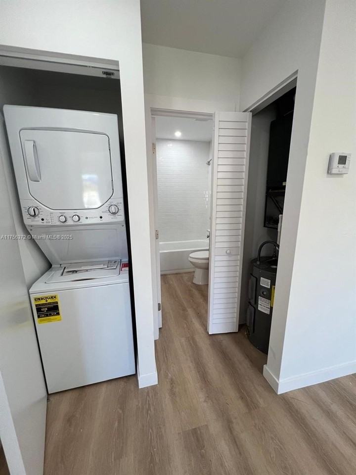 4227 Nw 5th St #8 - Photo 4 of 12