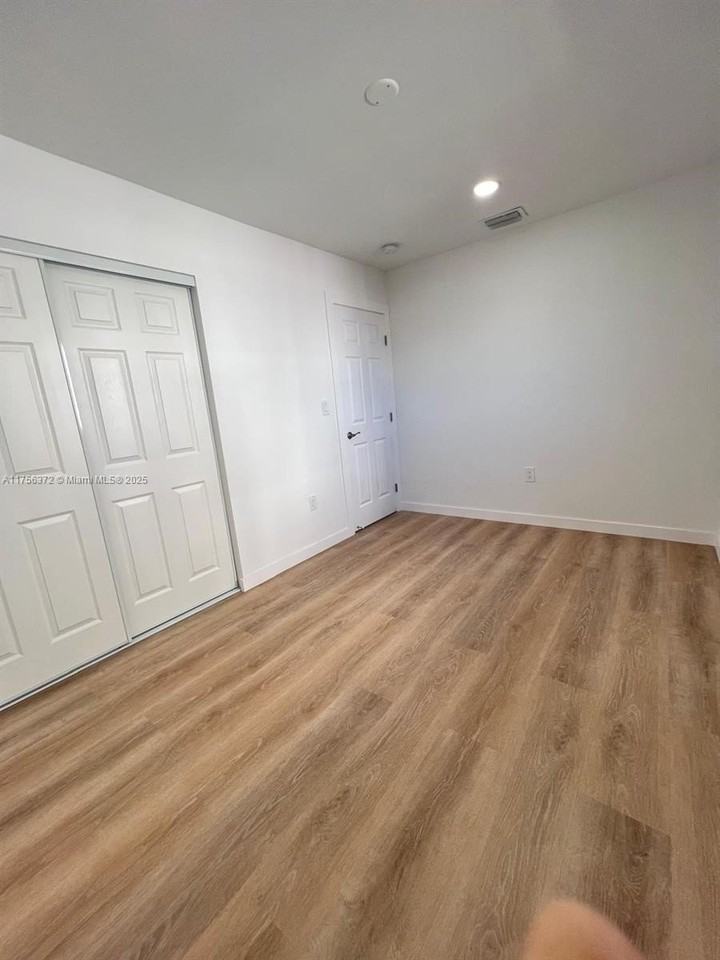 4227 Nw 5th St #8 - Photo 5 of 12