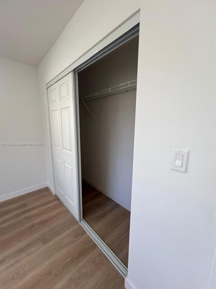 4227 Nw 5th St #8 - Photo 7 of 12