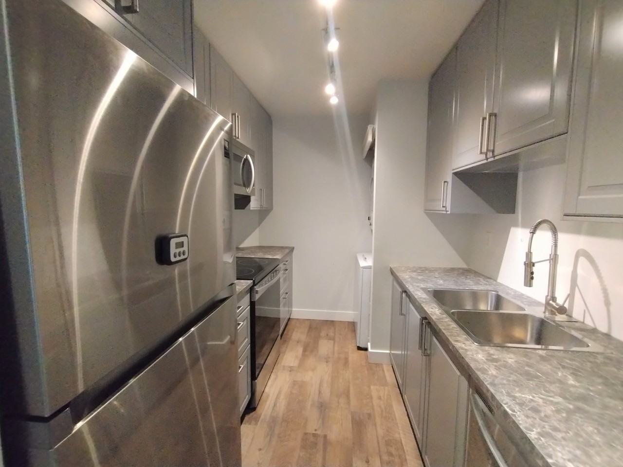 LAUREL PLACE - Photo 3 of 7