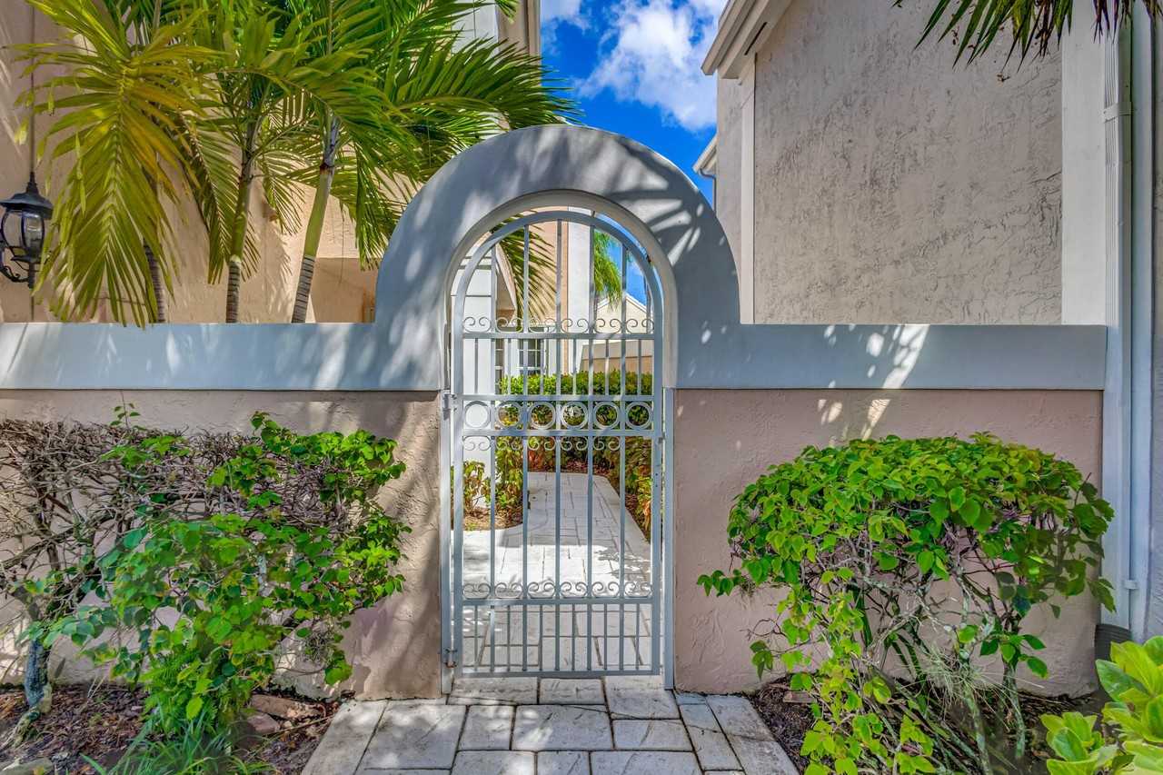 17 Selby Lane - Photo 4 of 50