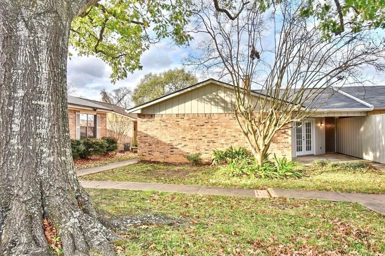 702 S Chappell Hill St - Photo 3 of 19