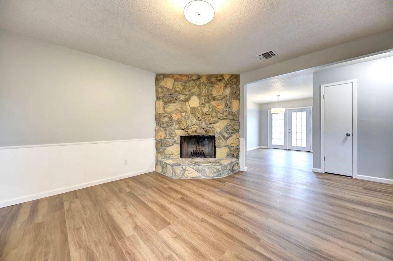 702 S Chappell Hill St - Photo 4 of 19