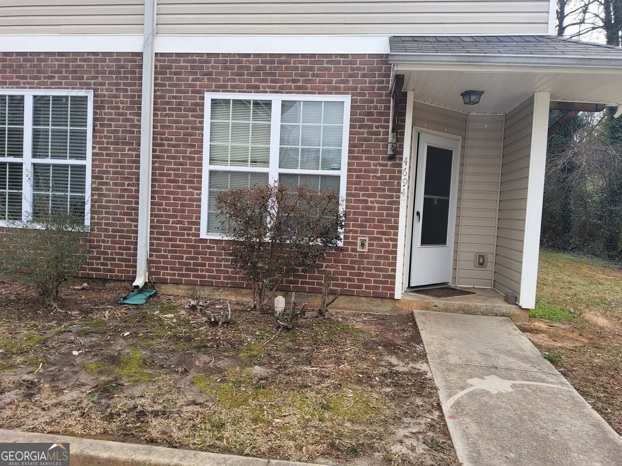 4694 Ernest Dr - Photo 4 of 23