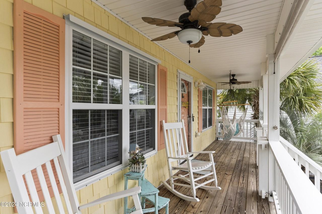 116 Palm Breeze Dr - Photo 2 of 35