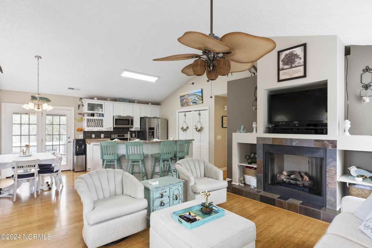 116 Palm Breeze Dr - Photo 4 of 35