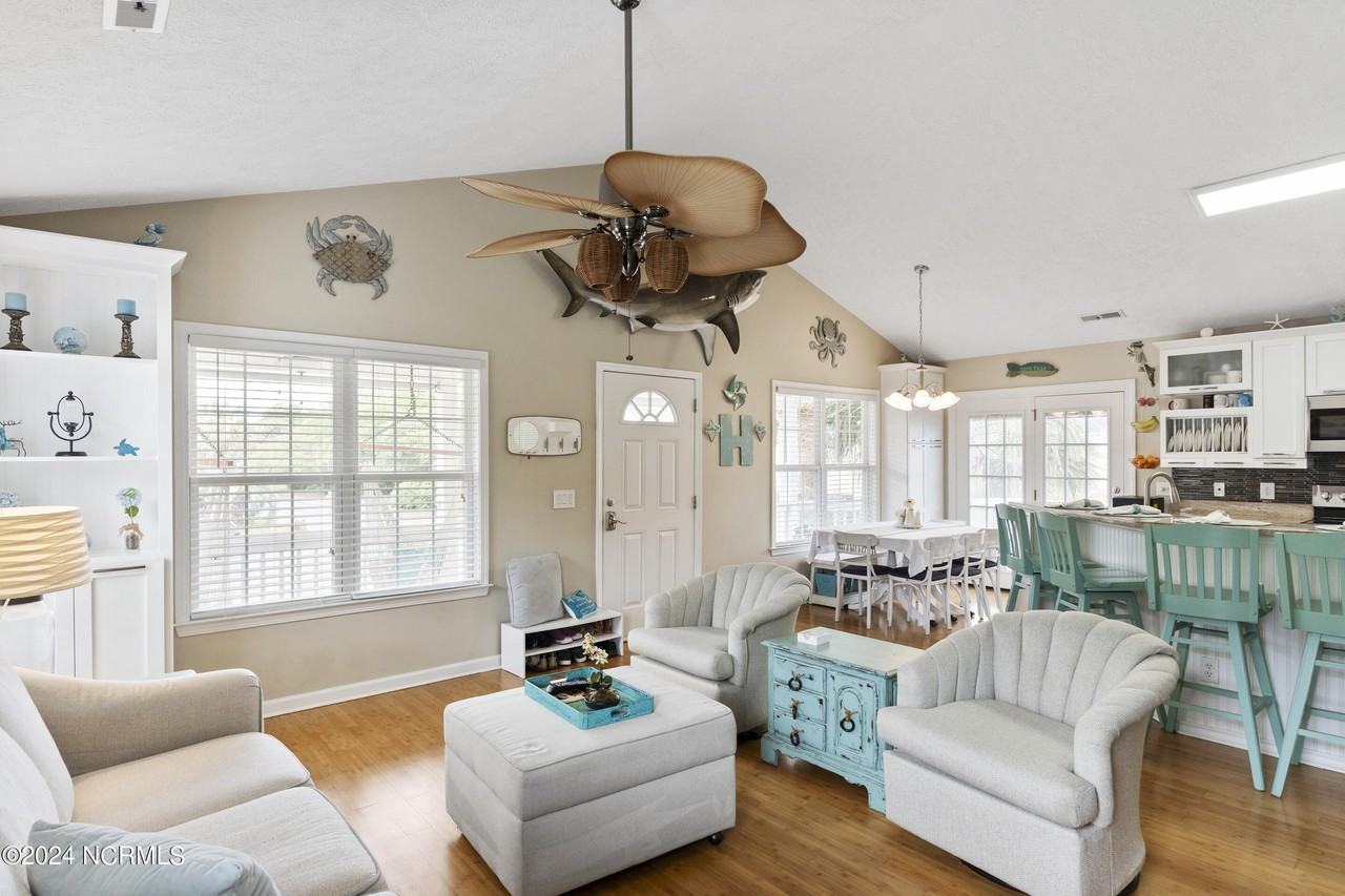 116 Palm Breeze Dr - Photo 6 of 35