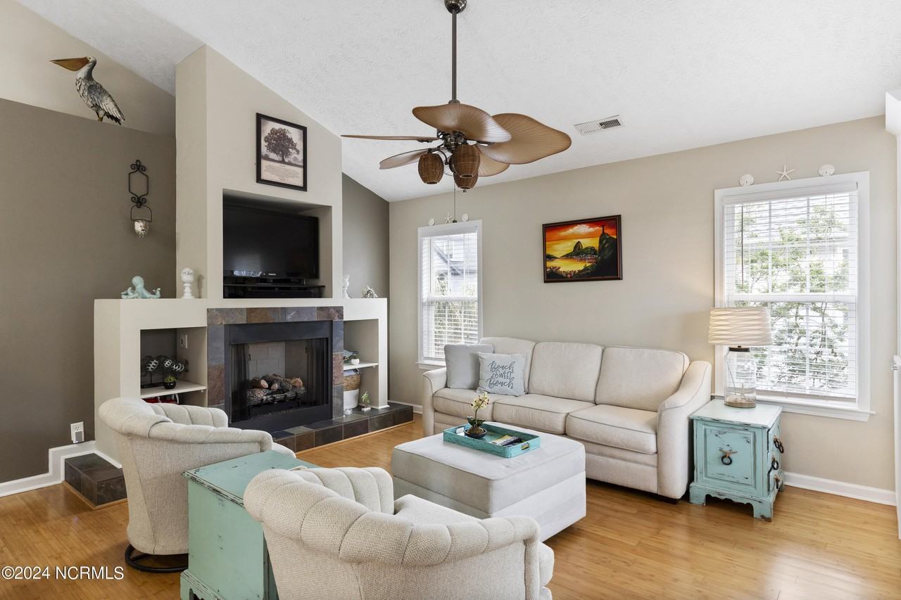 116 Palm Breeze Dr - Photo 7 of 35