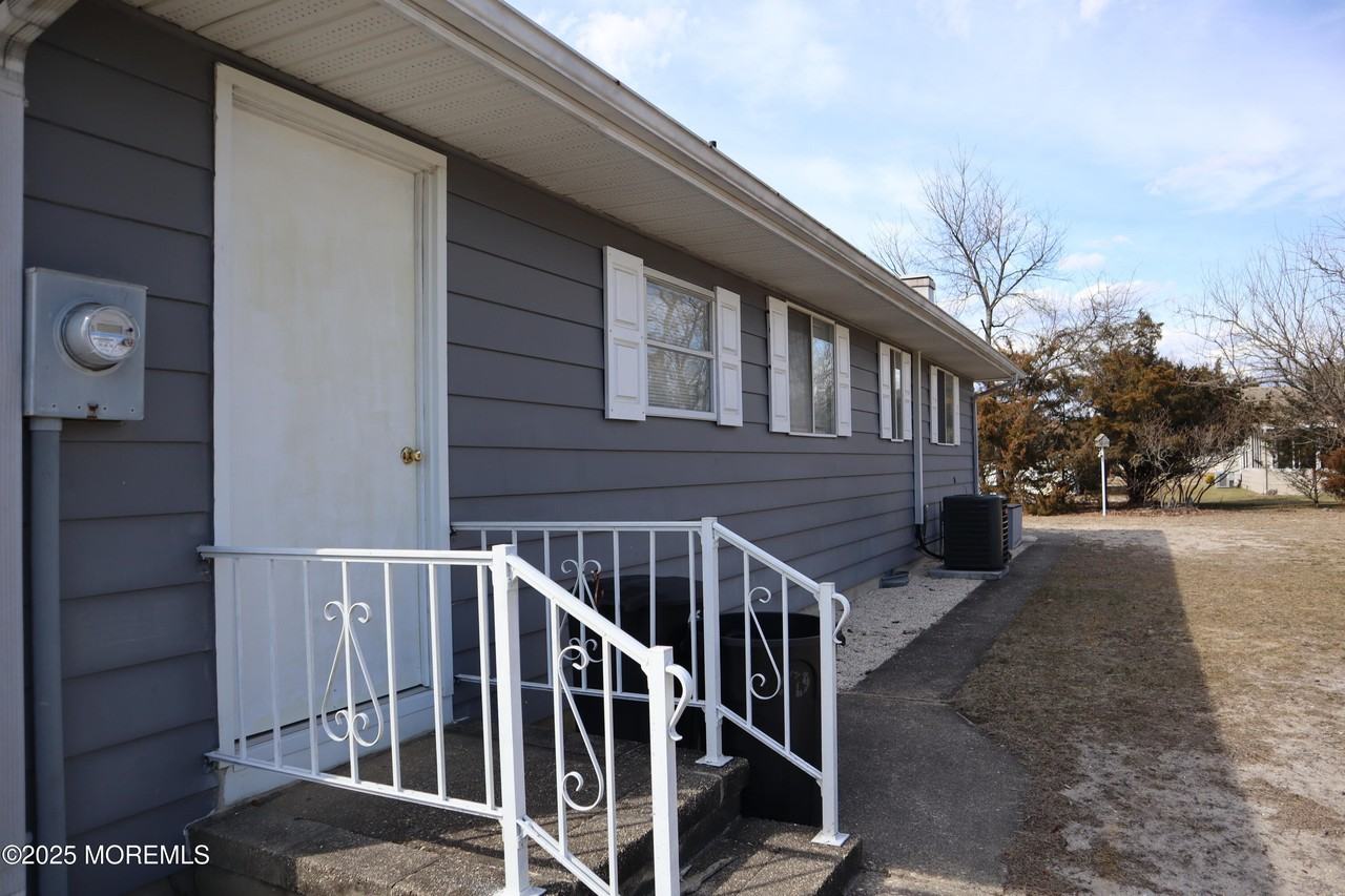 45 Guadeloupe Dr - Photo 3 of 11