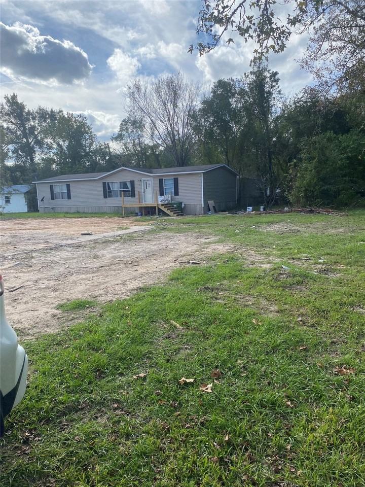 512 Jordan Ave - Photo 2 of 13