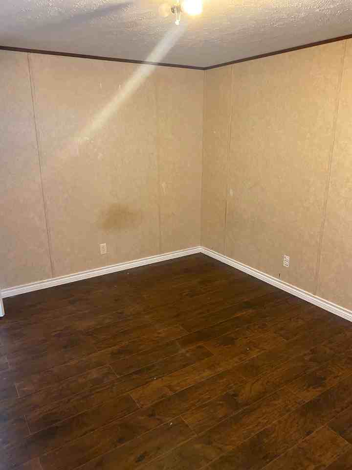 512 Jordan Ave - Photo 6 of 13