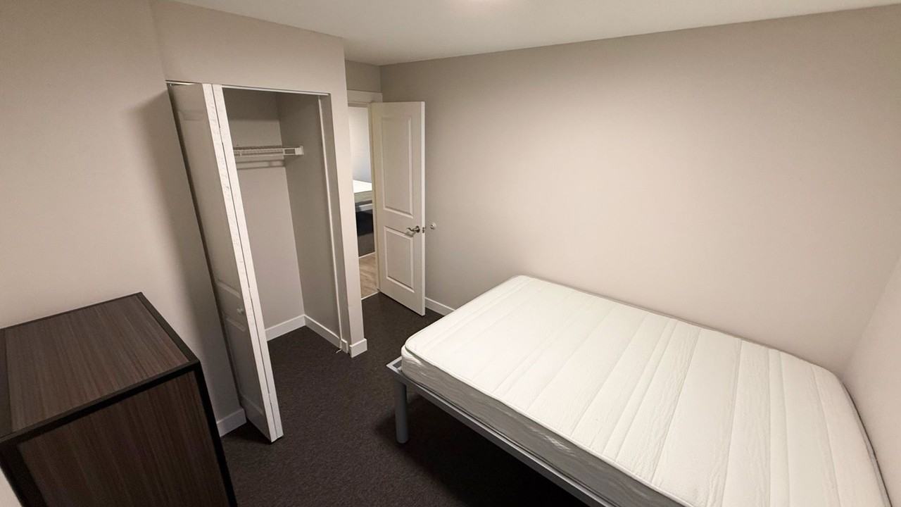 809 W Stoughton - Photo 5 of 50