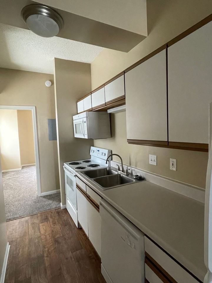 Kensington Tower Apartments - Photo 4 of 33