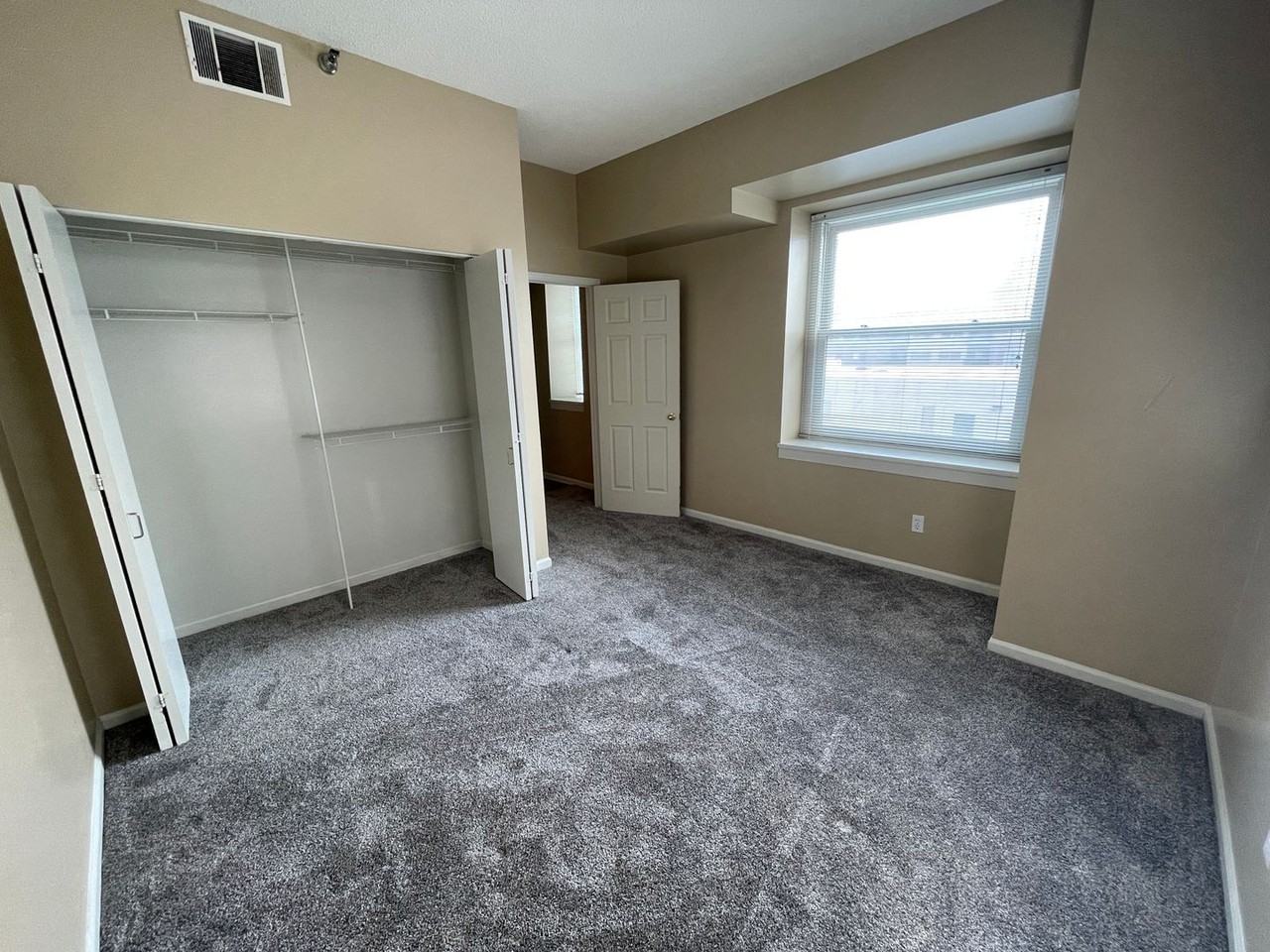 Kensington Tower Apartments - Photo 5 of 33