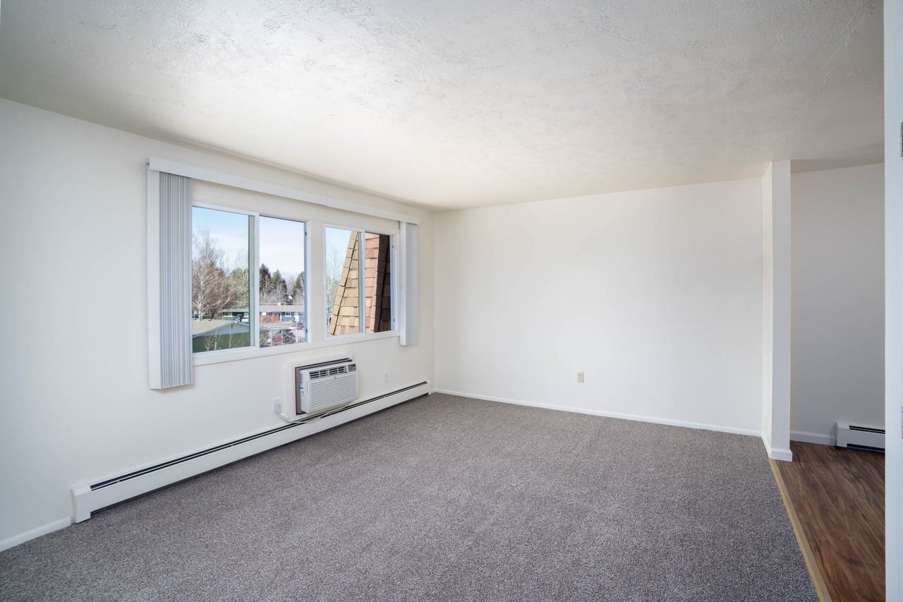 1104 S Montana Ave. - Photo 2 of 25