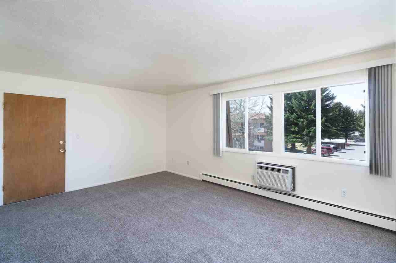 1104 S Montana Ave. - Photo 4 of 25