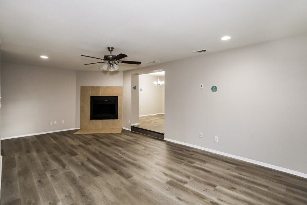 725 Hurstview Dr - Photo 3 of 16