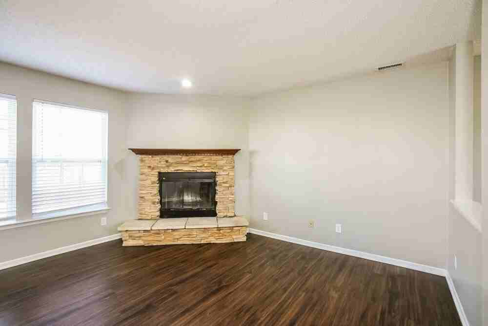 10834 Timothy Ln - Photo 5 of 17