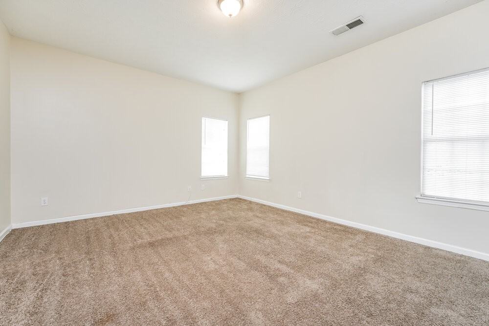 260 Greenway Dr - Photo 4 of 17