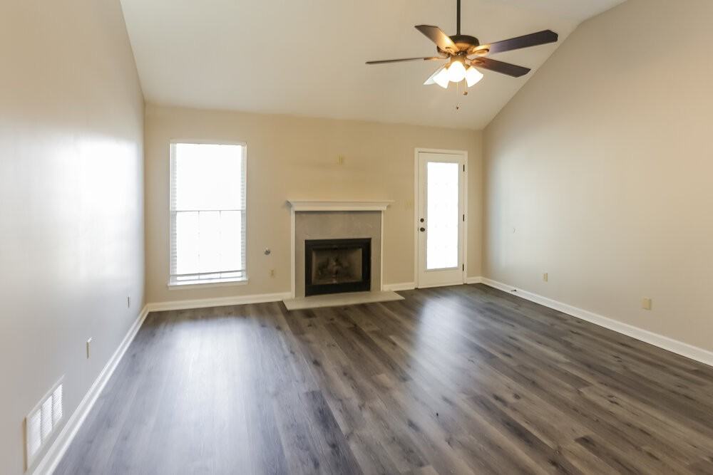 10222 Amanda Dr - Photo 3 of 16