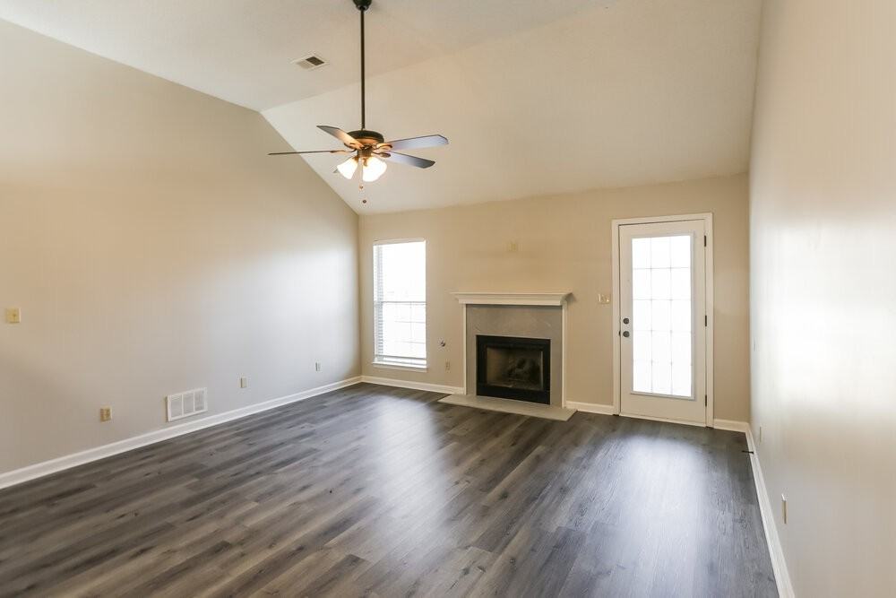 10222 Amanda Dr - Photo 4 of 16