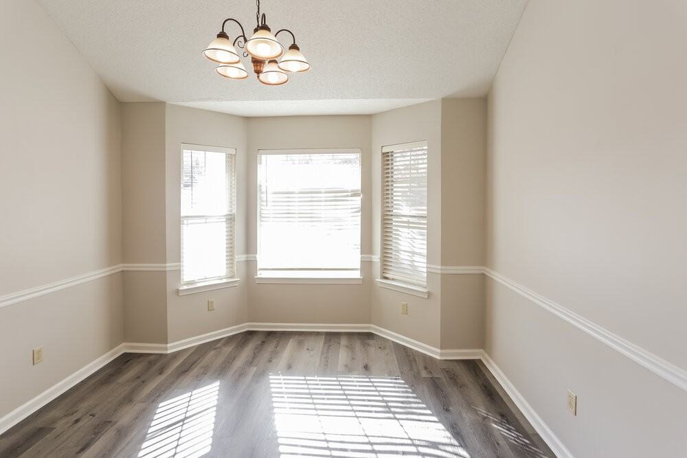 10222 Amanda Dr - Photo 5 of 16