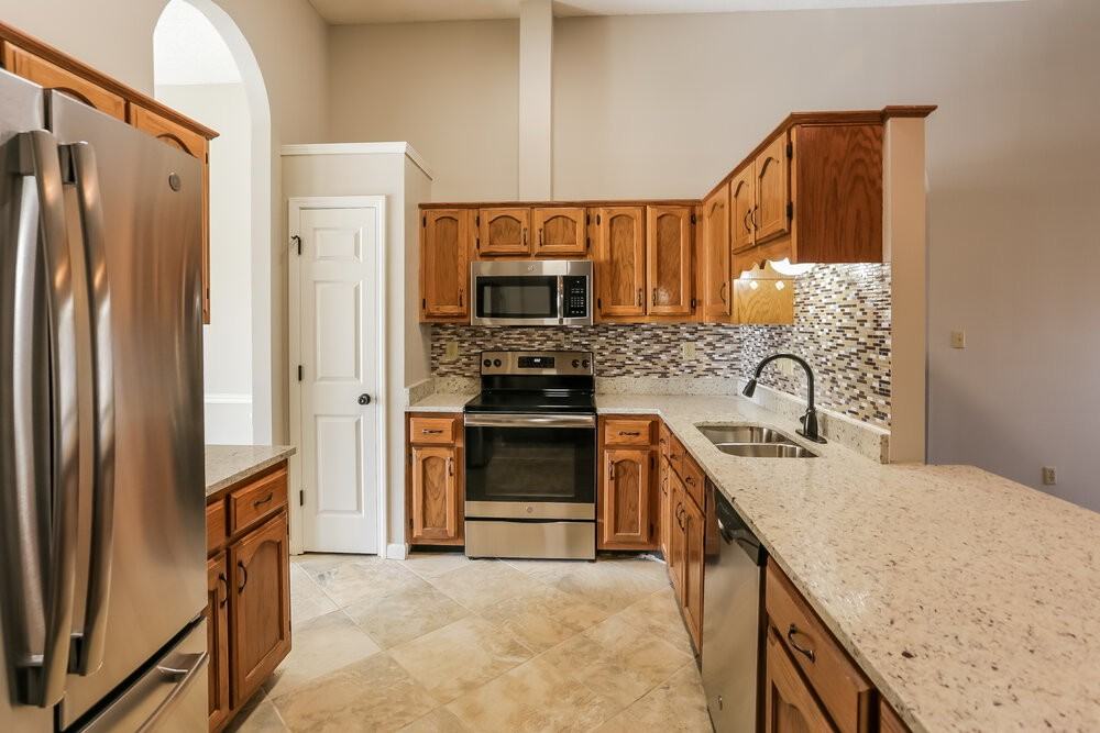 10222 Amanda Dr - Photo 7 of 16