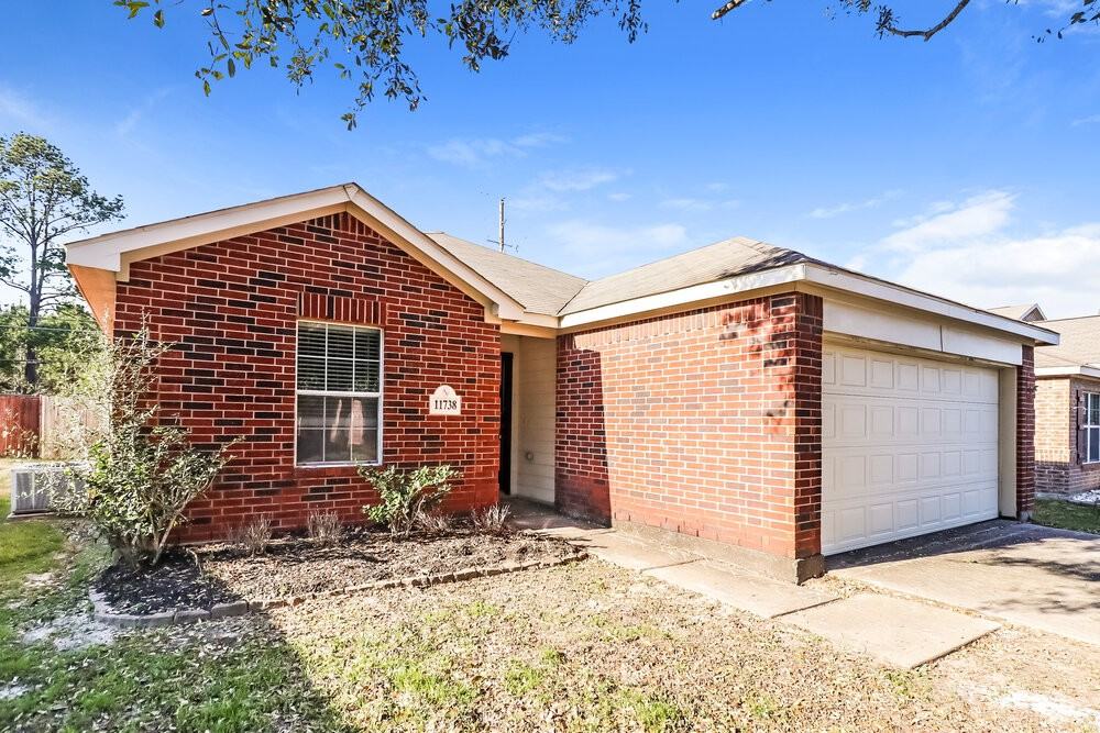 11738 Elizabeth Ct - Photo 3 of 16