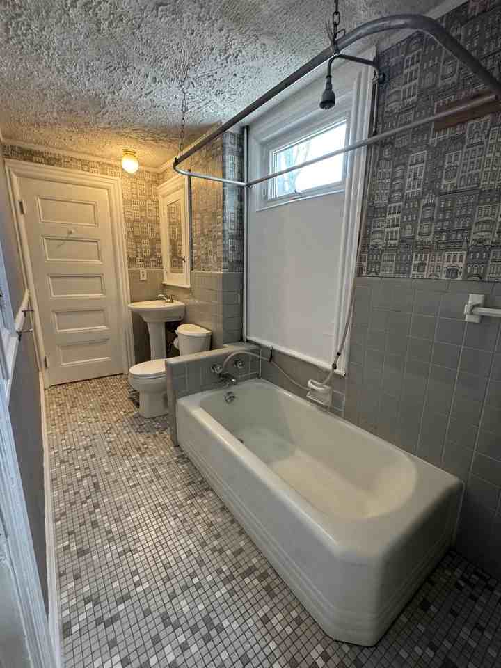 129 Grasmere Street #2R - Photo 6 of 6