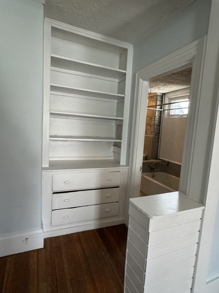 129 Grasmere Street #2R - Photo 5 of 6