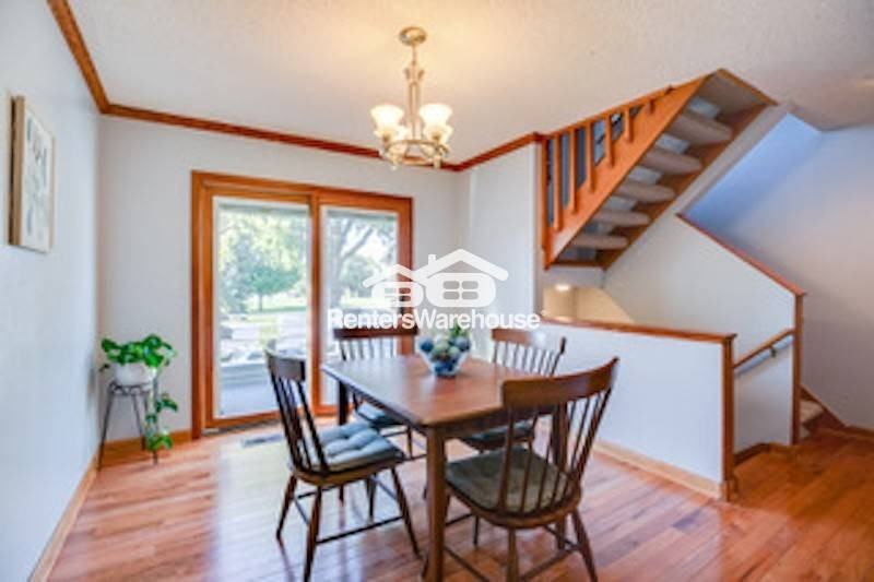 882 Hunt Pl - Photo 3 of 18