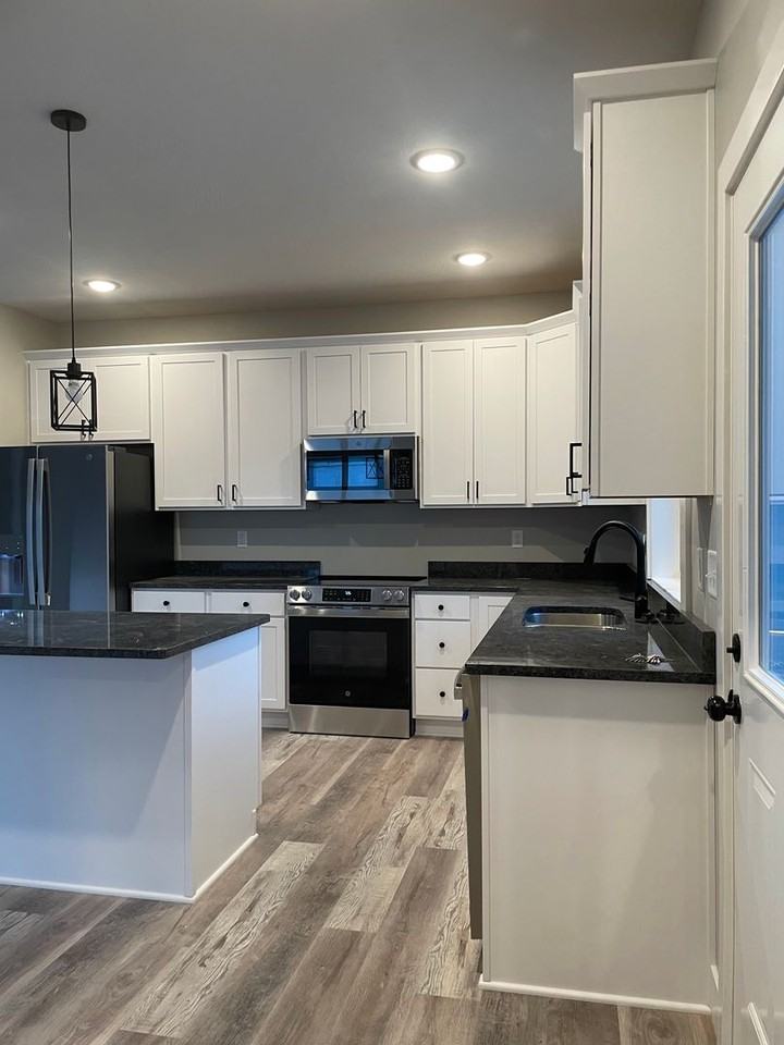 618 E Kingsbury St - Photo 2 of 50